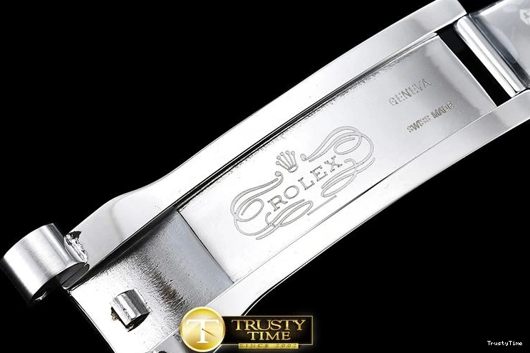 1022 RDD0206E – DayDate Attractive 673